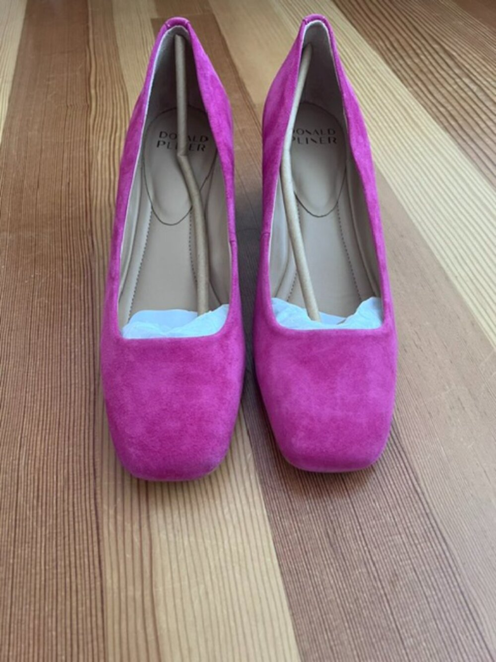 Donald Pliner Magenta Mid-Pump!!